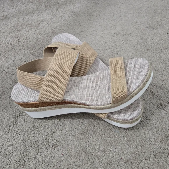 Women's Sandals - Picture 4 of 6
